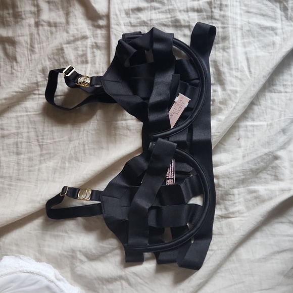 Victoria's Secret Very Sexy Strappy Open Cup Demi Bra - Picture 3 of 7